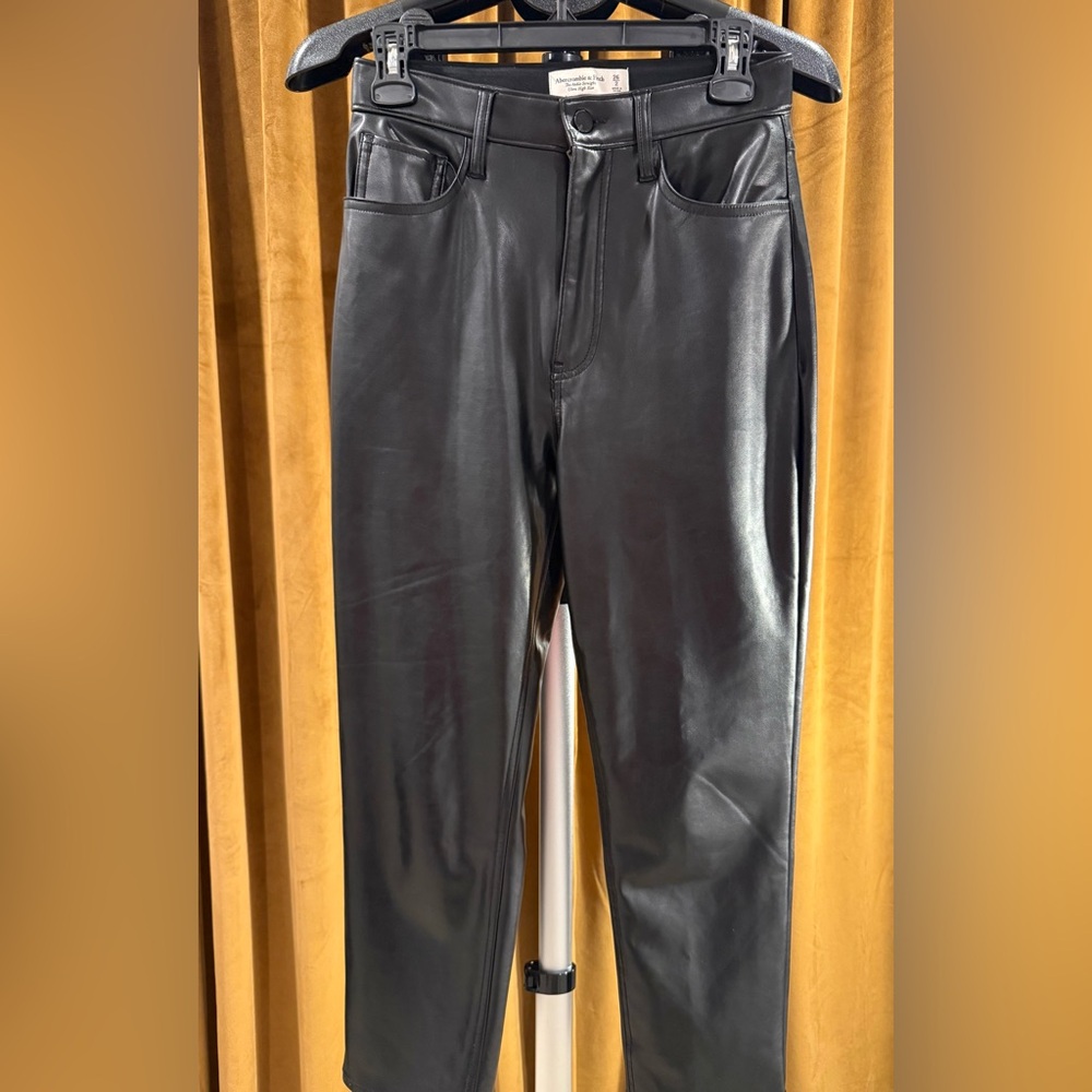 Abercrombie & Fitch Black Slim Straight Faux Leather Jeans size 2 / 26